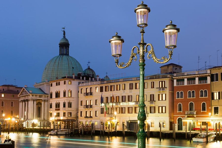 Luxury Hotel: CARLTON ON THE GRAND CANAL