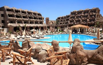 Luxury Hotel: CAVES BEACH RESORT HURGHADA